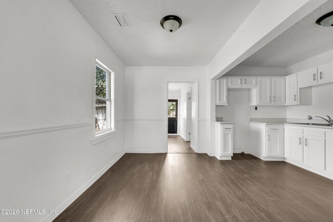 Building Photo - 1227 Dena St