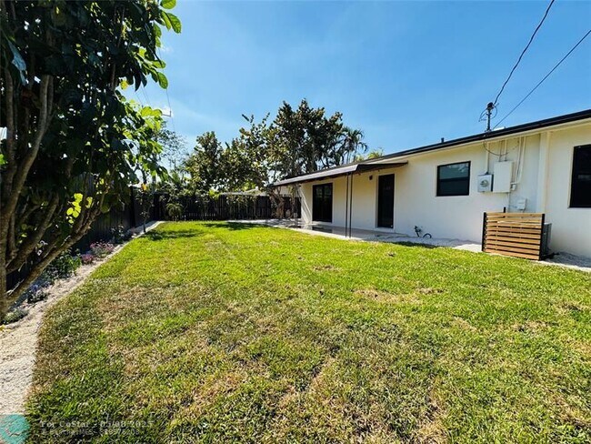 Building Photo - 1472 NE 30th Ct