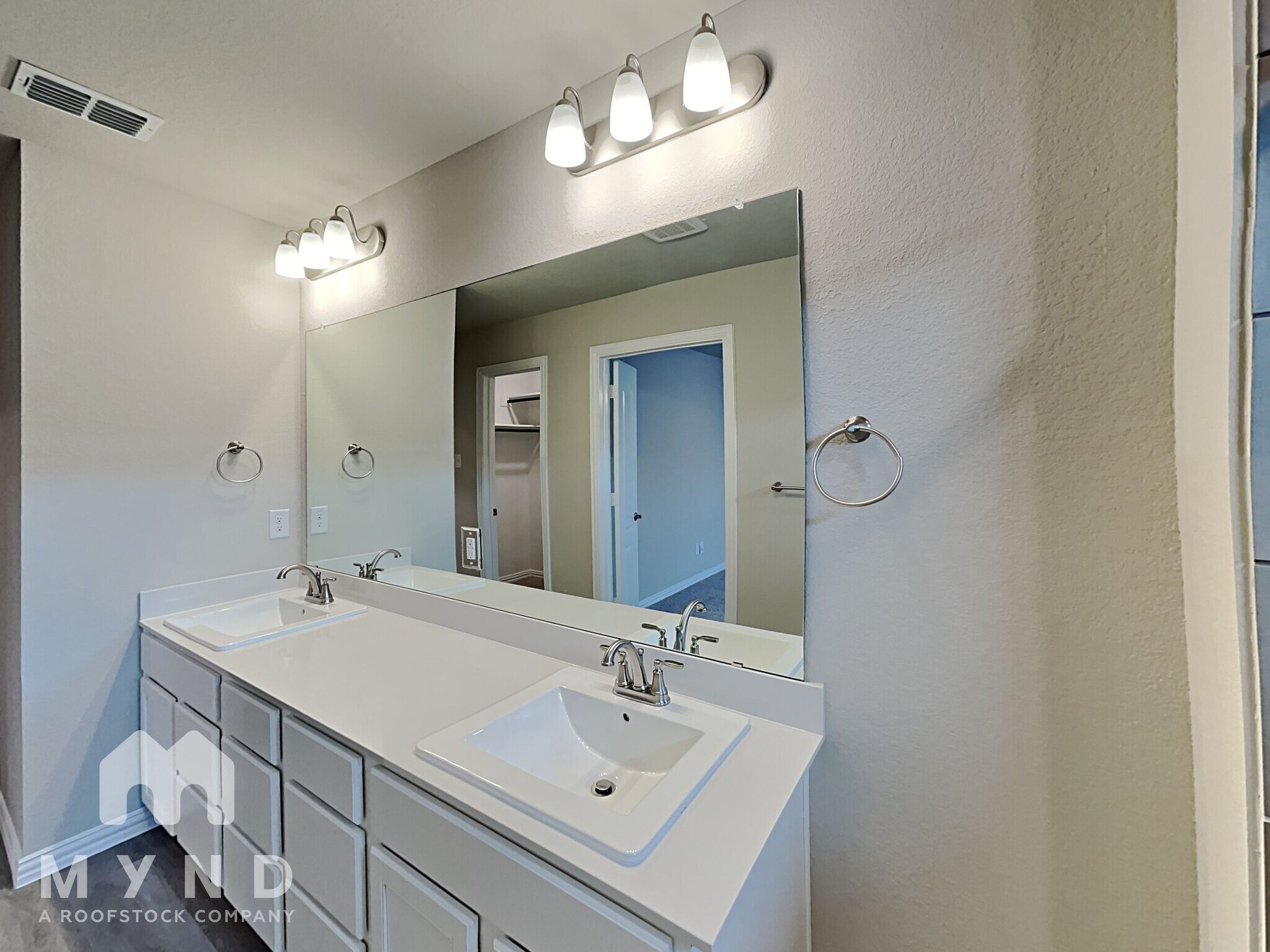 Building Photo - 1272 Alamo Dr