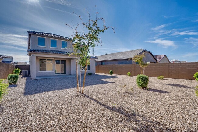 Building Photo - Charming 4-bed, 3.5 bath home with full SOLAR at Trailside community on Happy Valley in North Peoria