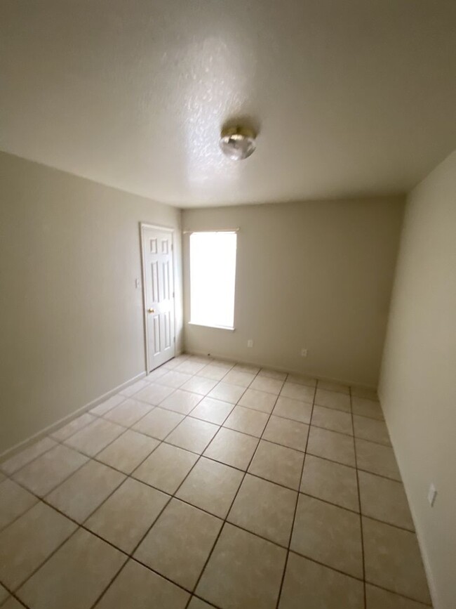 Building Photo - 2801 Seabiscuit Dr