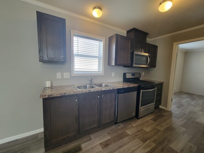 Building Photo - 15864 Marentette Dr