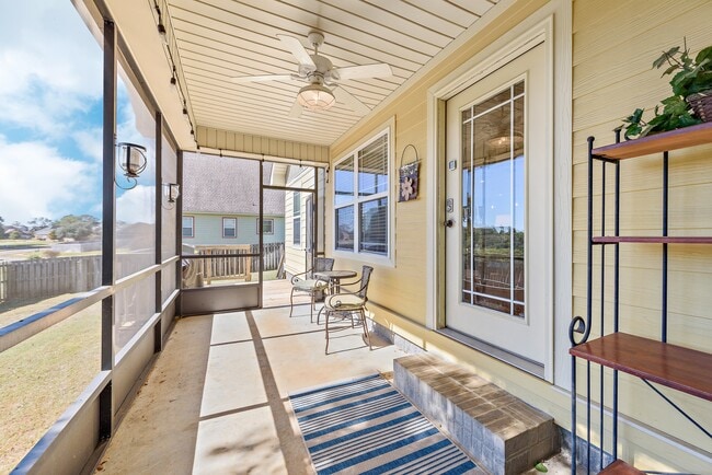 Building Photo - 304 Squirrel Hollow