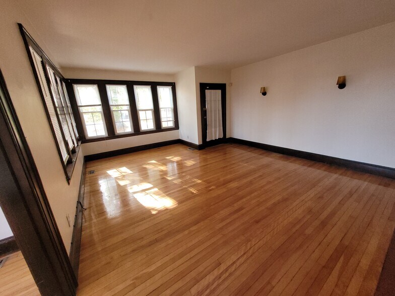 Building Photo - 47 Heywood St