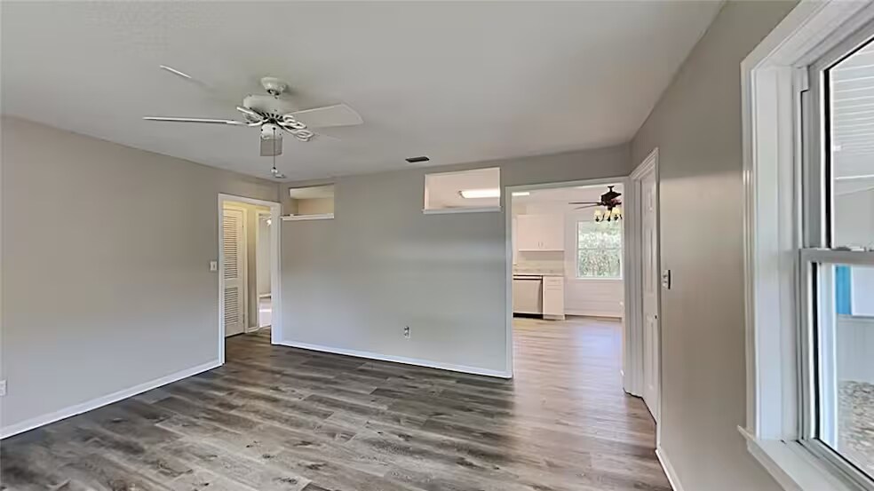 Building Photo - 120 S Hull Ave