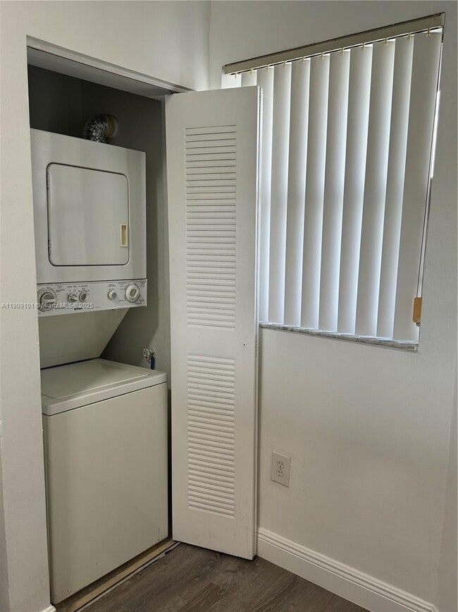 Building Photo - 9977 Nob Hill Ln