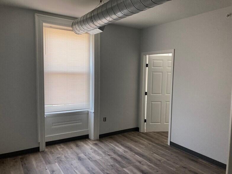 Building Photo - 2513 Frankford Ave