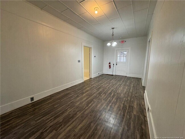 Building Photo - 3174 Lindsay Rd