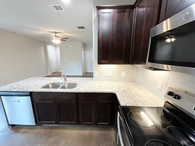Building Photo - Luxury 2-story | 3-bedroom | 2.5-bath  dup...