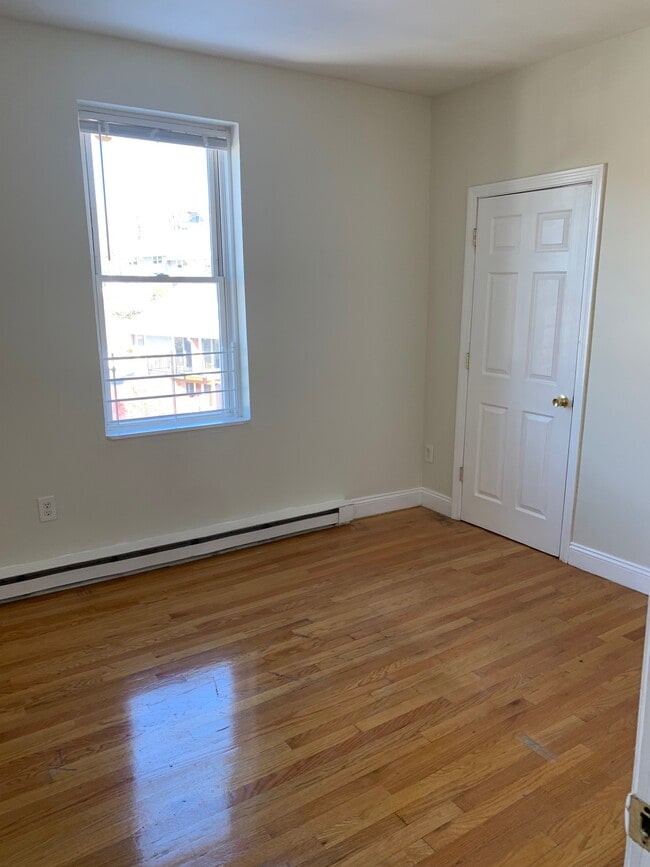 Building Photo - 113 Regent St