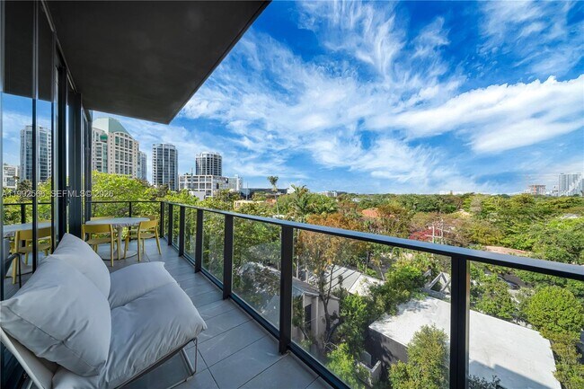 Building Photo - 3156 SW 27th Ave