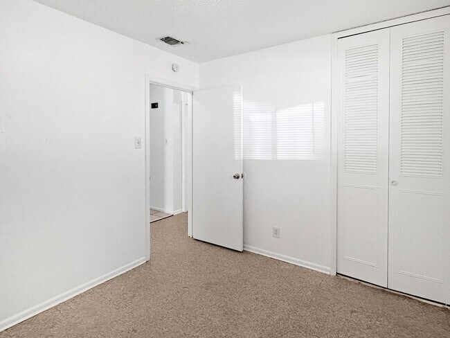 Building Photo - Corner-lot Home / 1.5 Bathroom Home