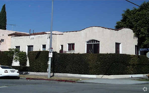 Building Photo - 901 N El Centro Ave