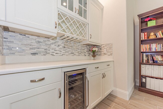 Building Photo - 1498 Lily's Cay Circle