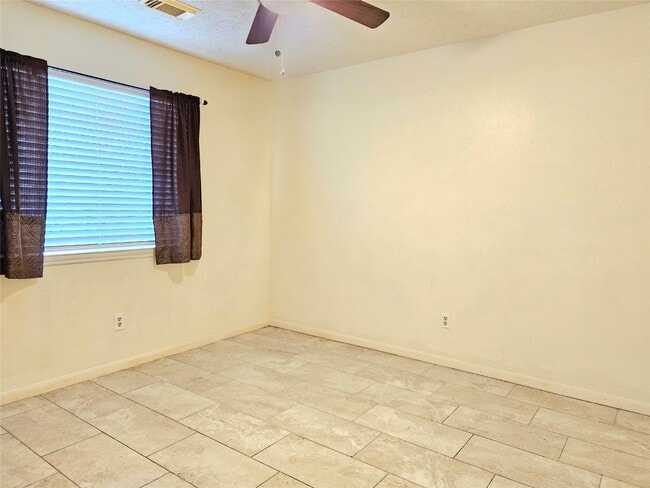 Building Photo - 13814 Dentwood Dr