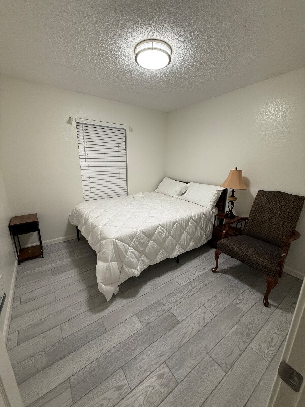 Building Photo - 2066 Vista Dr