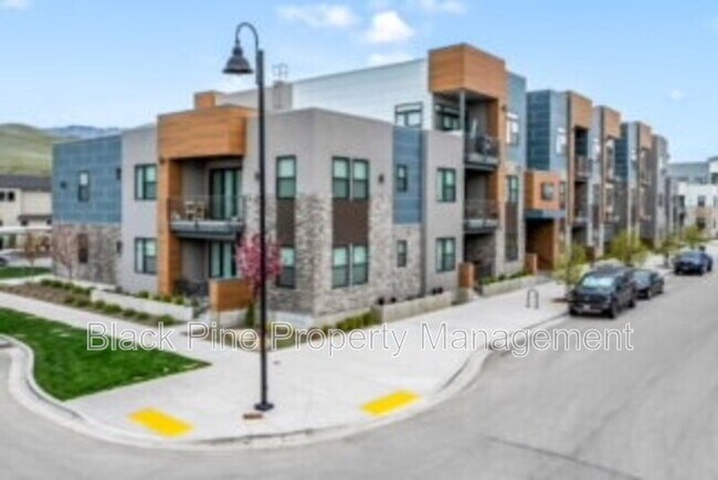 Building Photo - 3850 E Haystack St