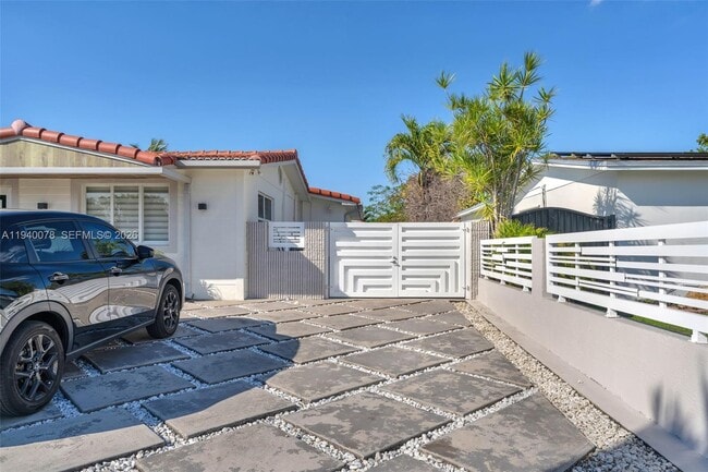 Building Photo - 10295 SW 34th St