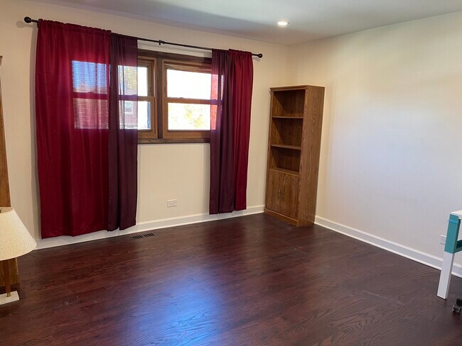 Building Photo - 1925 E Waverly Ln