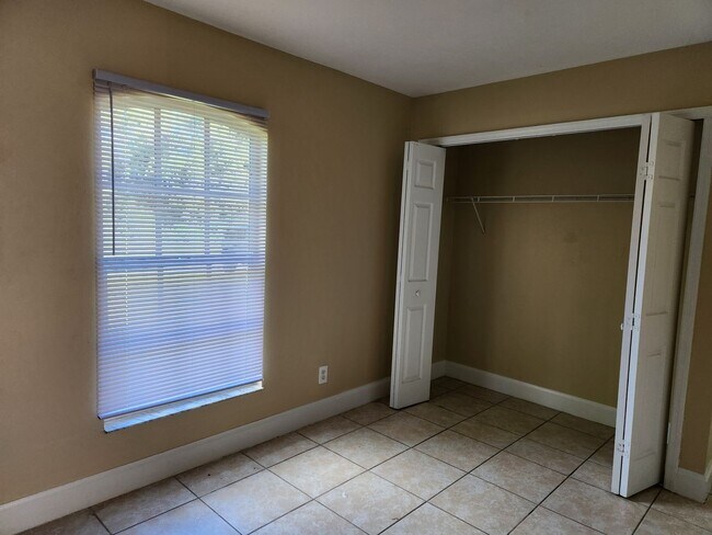 Building Photo - 1125 Alvin Ave