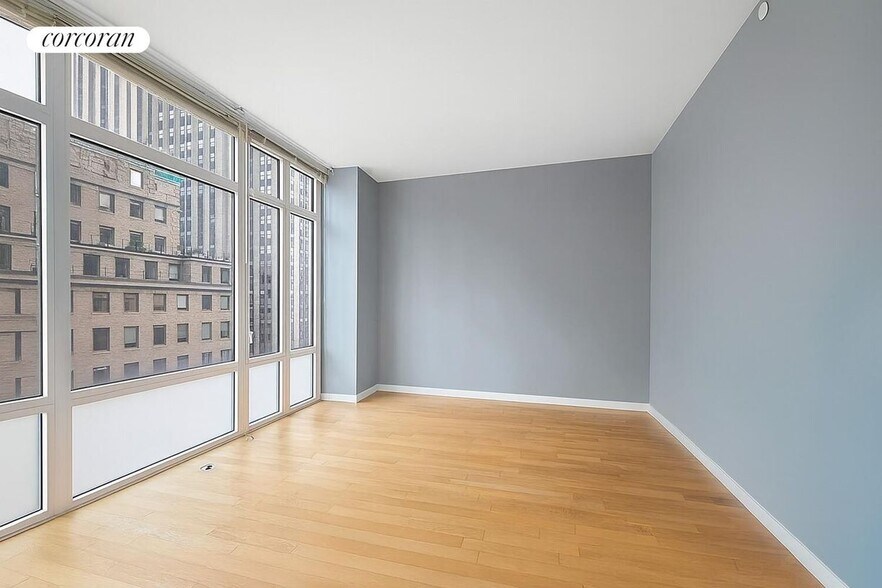 Building Photo - 325 5th Ave