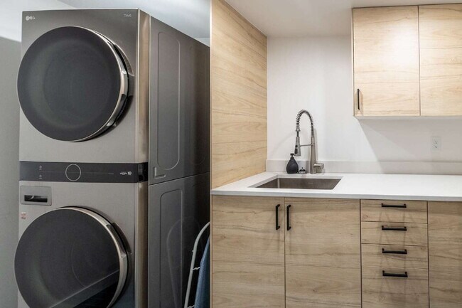 Building Photo - Modern Luxury Rental with Unobstructed Fla...
