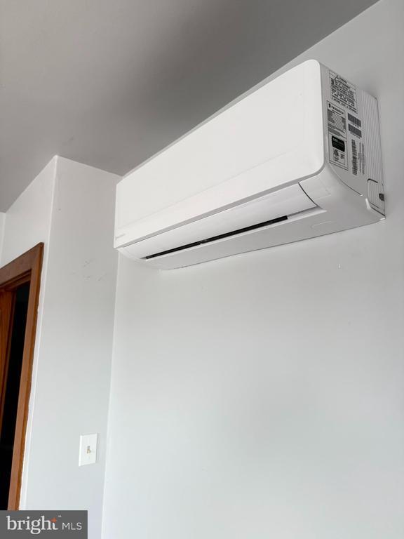 Building Photo - 295 E Main St