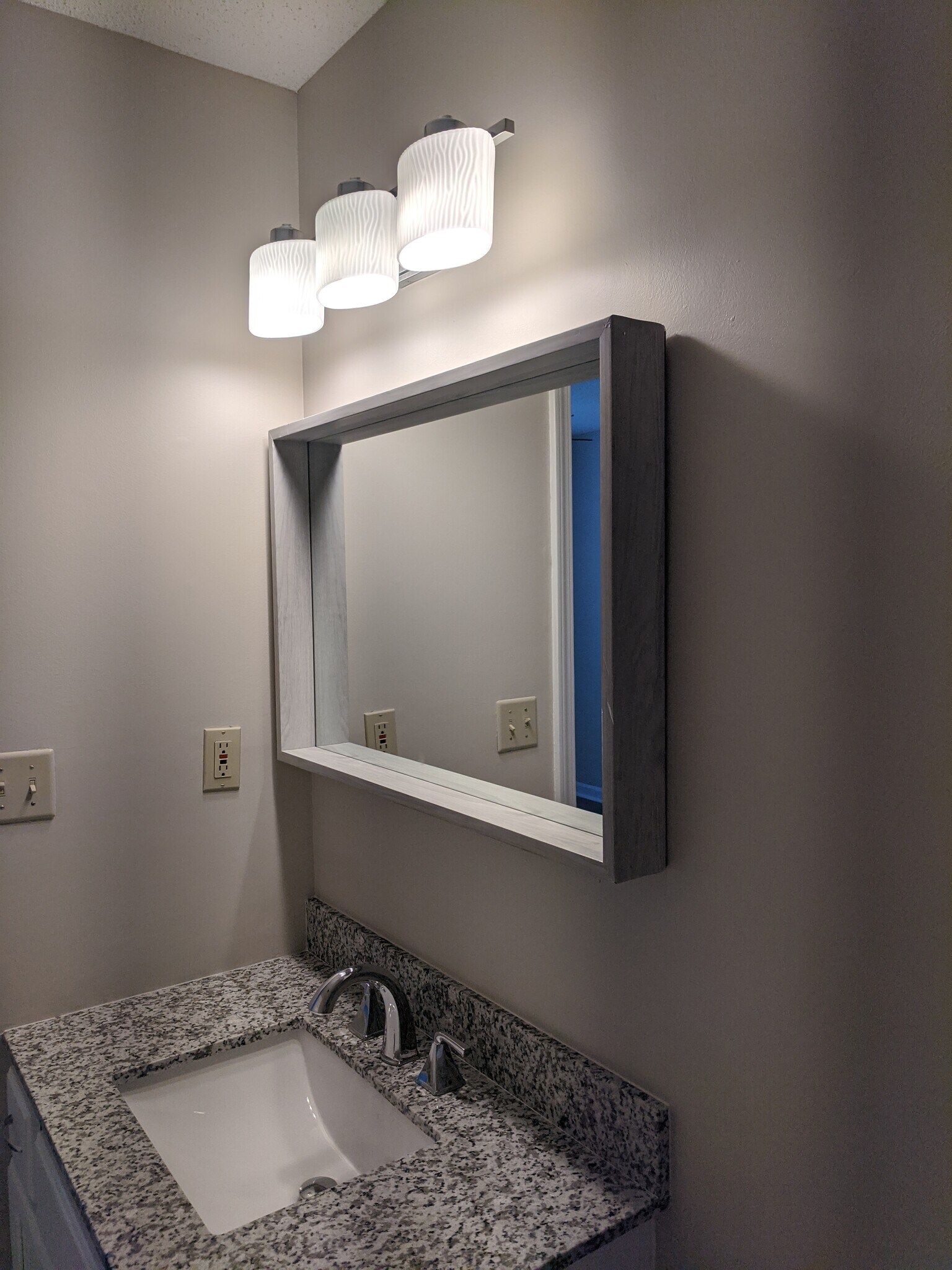 Building Photo - 7746 Shadowland Dr