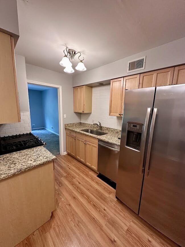 Building Photo - 2 bedroom in Northbrook IL 60062