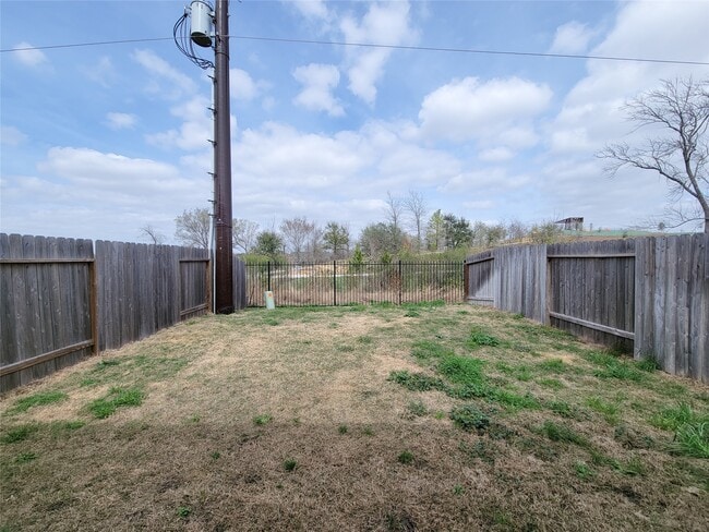 Building Photo - 3223 Creston Gate Dr