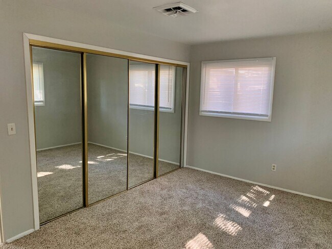 Building Photo - 3 Bedroom Home in Florissant - UPDATED KIT...
