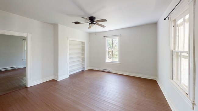 Building Photo - Country living near Crozet!