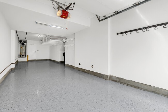 Building Photo - 8620 Belford Ave
