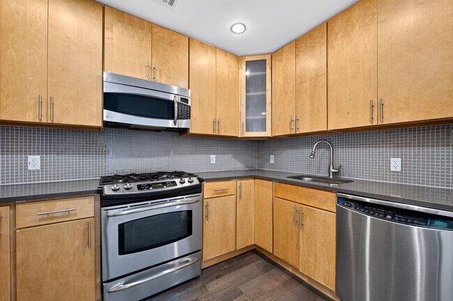 Building Photo - 3312 Hudson Ave