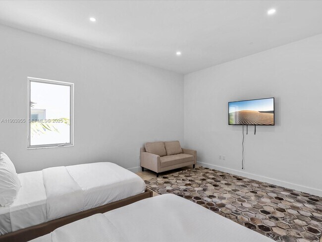 Building Photo - 155 N Shore Dr