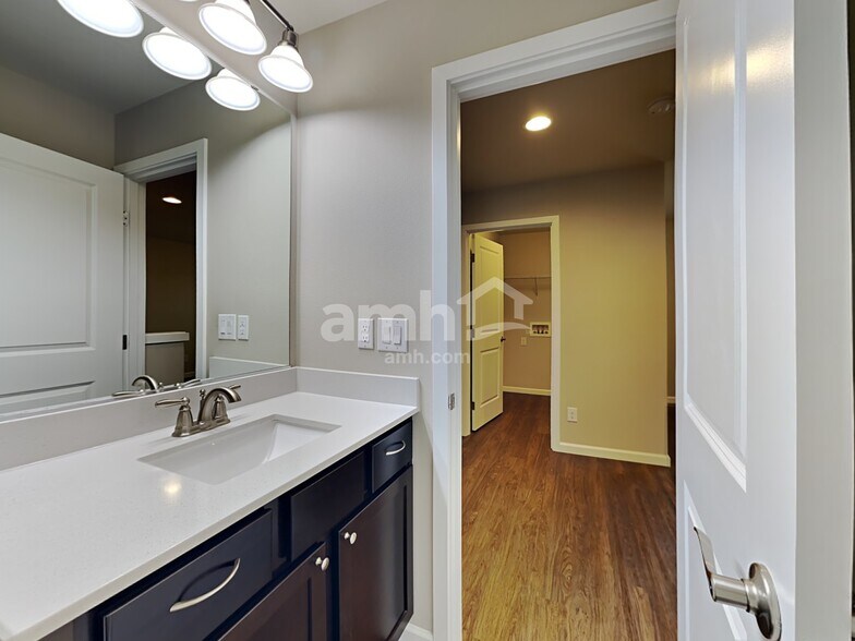 Building Photo - 306 Holdener Ln N