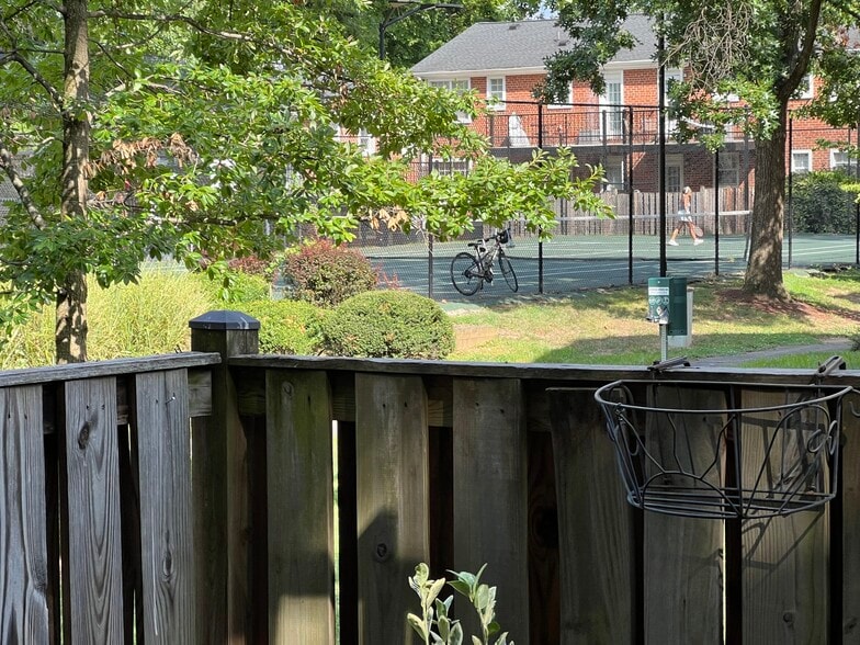 Tennis court - 2507 S Walter Reed Dr