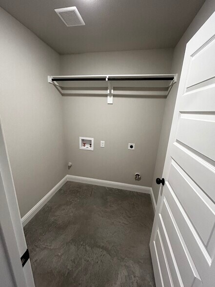 Building Photo - 10028 W Hwy 199