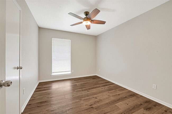 Building Photo - 522 Country Ln
