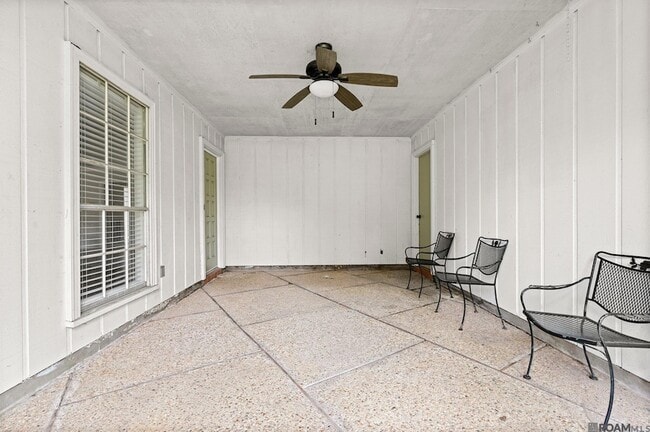 Building Photo - 9256 Bermuda Ave
