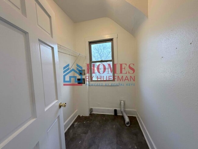 Building Photo - Three Bedroom House | Move In Ready!