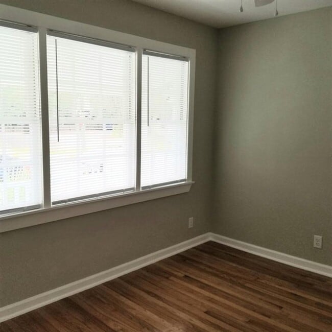 Building Photo - Available 8/1. Beautiful 3 BR/2 BA Home in the Heart of Downtown Charleston!