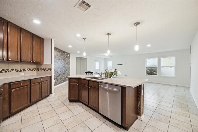 Building Photo - 16343 Oakside Hollow Ln