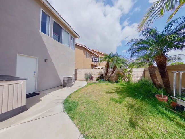 Building Photo - 3 Bedroom/2.5 bath - SFR Available August ...