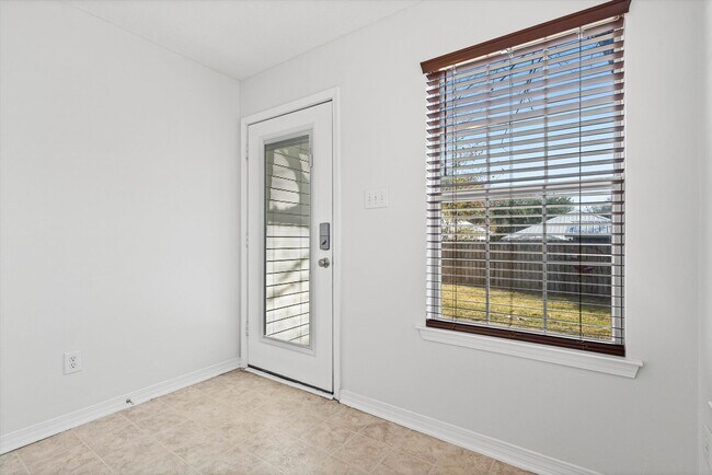 Building Photo - 605 Westchase Ct S