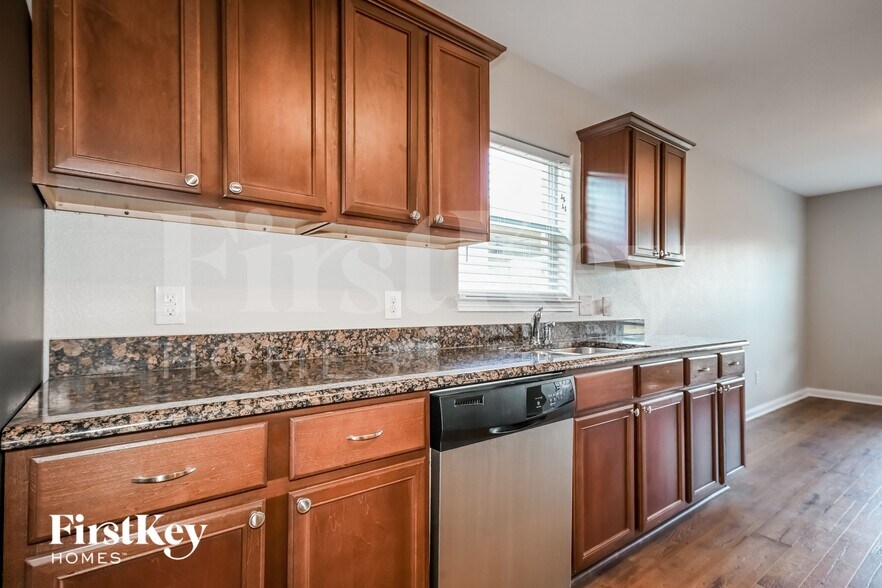 Building Photo - 2029 Cone Flower Dr