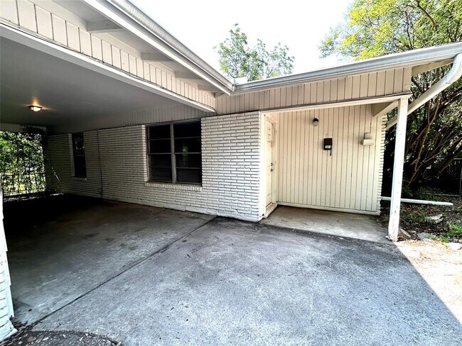 Building Photo - 607 Bellevue Pl