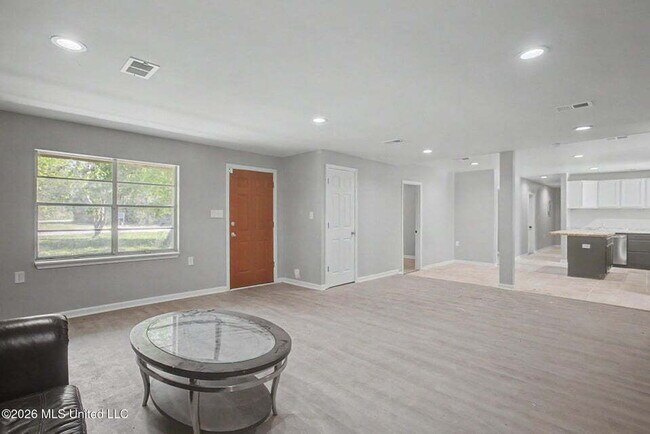 Building Photo - 3 bed close to D'Iberville!