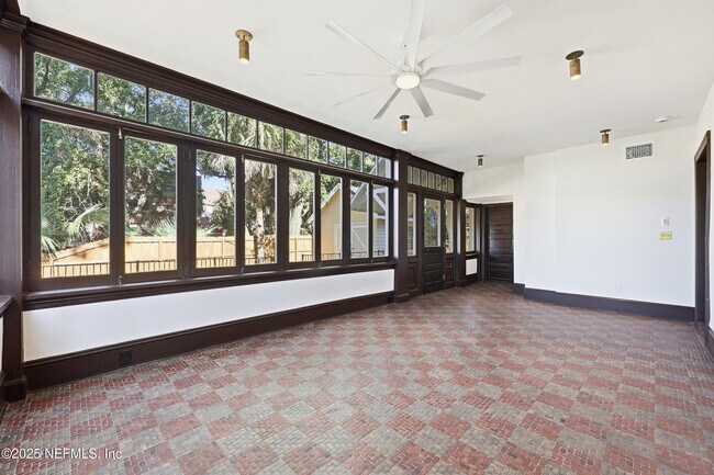 Building Photo - 2979 St Johns Ave