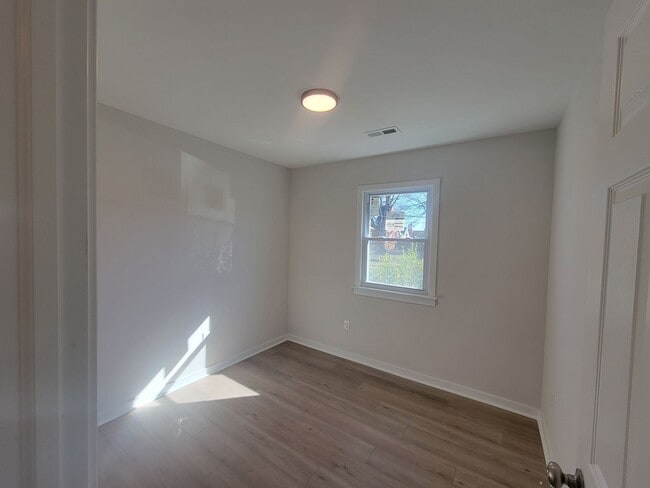 Building Photo - 3719 Moody Ave